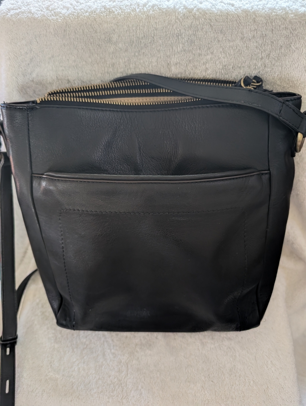LODIS.  Classic Black Leather Crossbody Bag with Front Pocket
